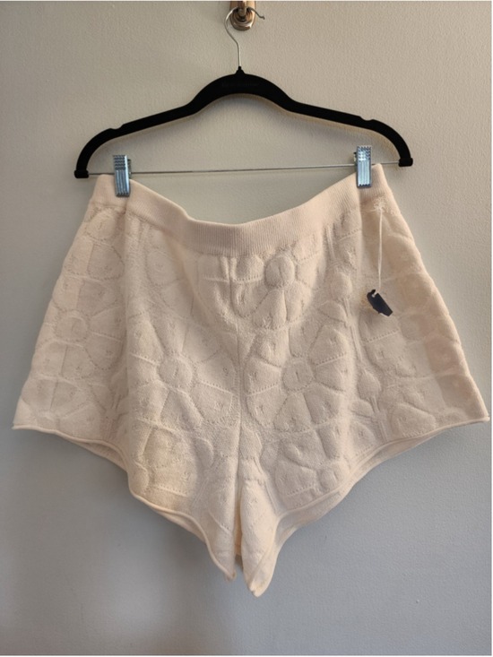 Roller Rabbit x Target Pants - Roller Rabbit x Target Daisy Floral Embossed Terry Shorts Cream XL‎ NWT